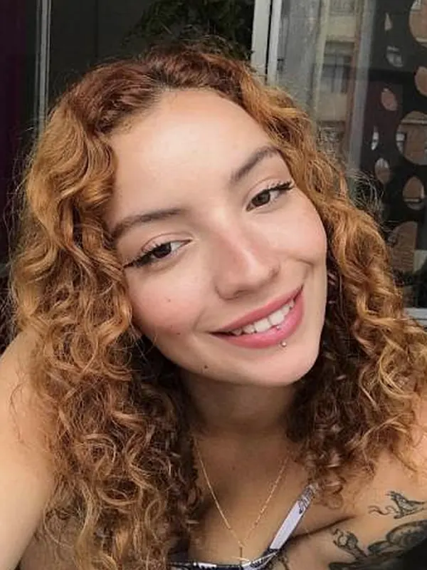 Imane, 27 ans, rencontre pour baiser à Angers