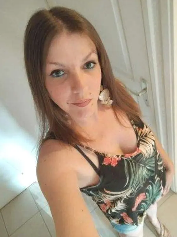 Mélina, 27 ans, rencontre pour baiser à Avignon