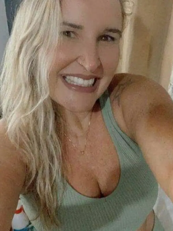 Julia, 28 ans, rencontre pour baiser à Dijon