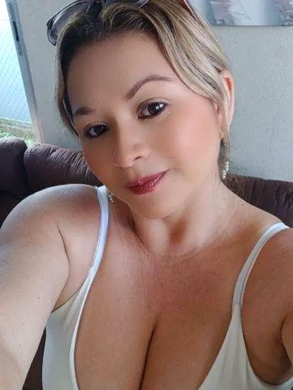 Capucine, 24 ans, rencontre pour baiser à Metz