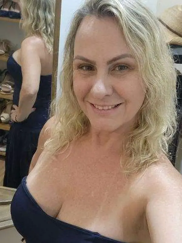 Iris, 30 ans, rencontre pour baiser à Nice